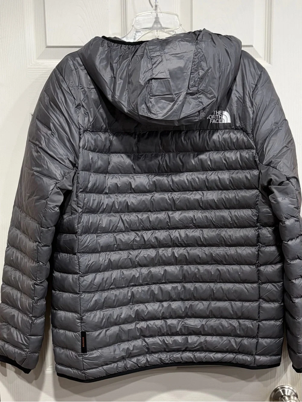 The North Face Men’s Medium Terra Peak Hoodie Jacket Puffer Grey NWT Insulated
